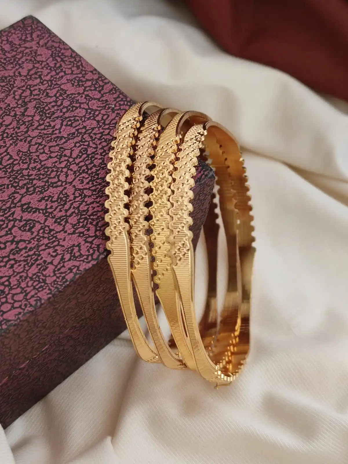 Refined Gold Tone Bangle Set – Sugabogam