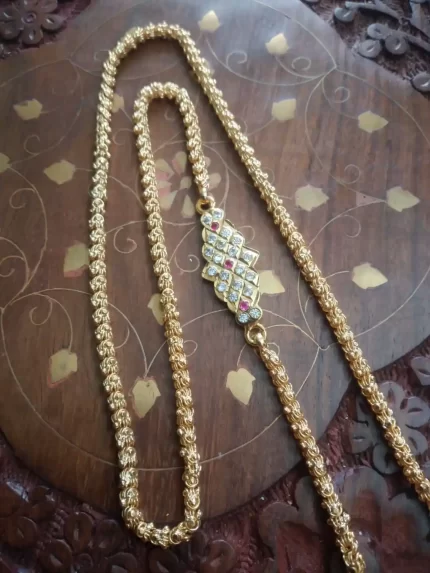 Elegant Mopu Design Chain