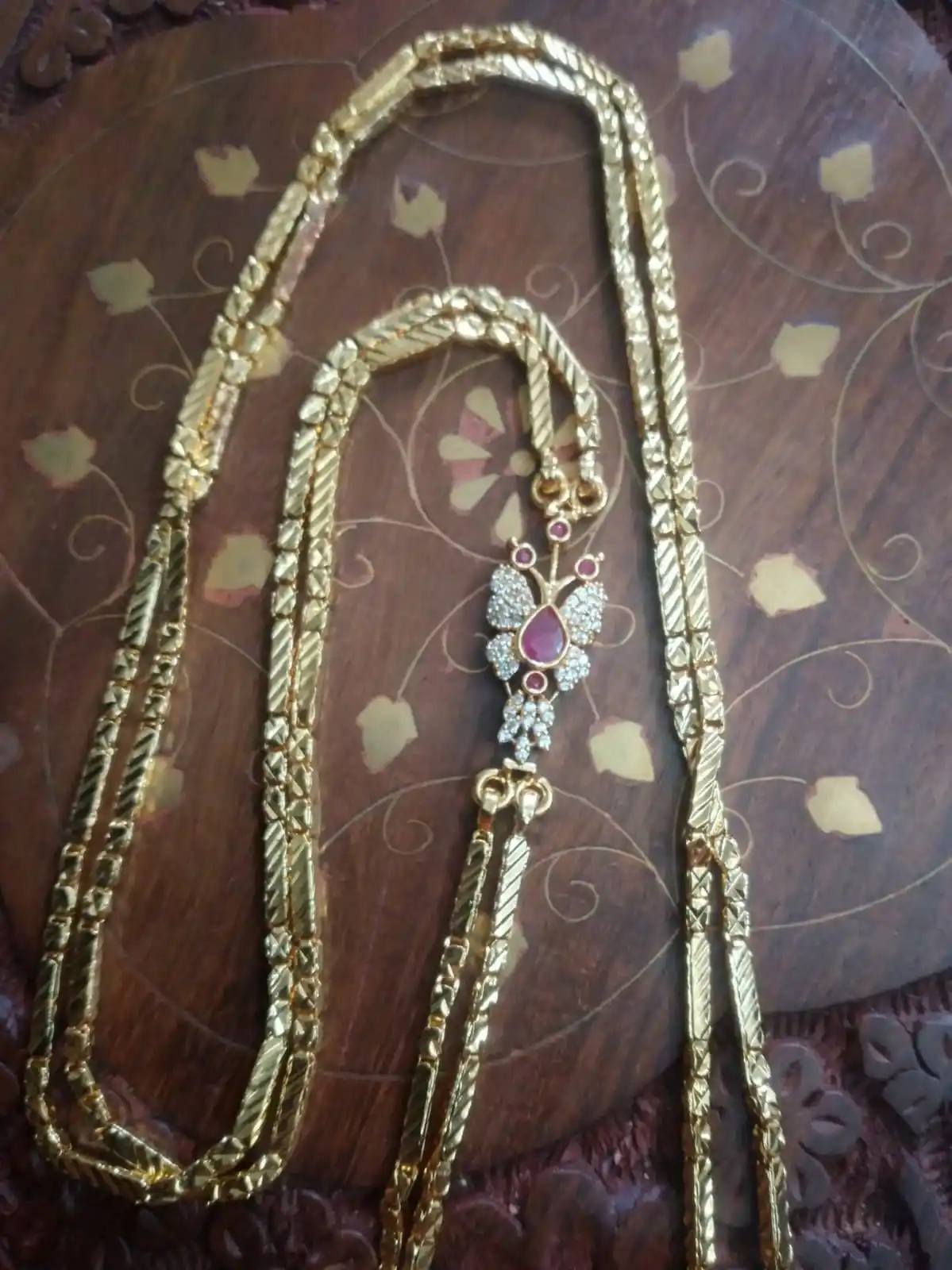 Luxuria Butterfly Mopu Chain – Sugabogam