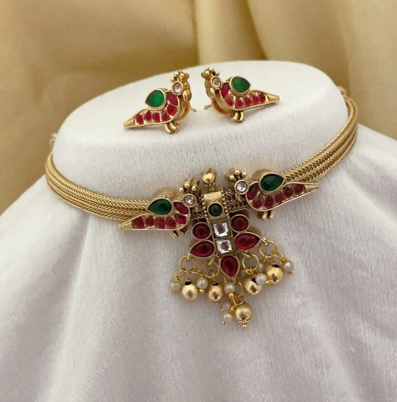 Matte Chic Blooming Peacock Choker – Sugabogam