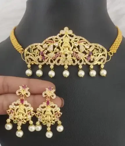 Chic Gold Sparkle Choker