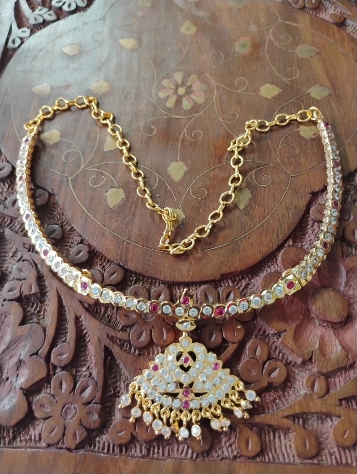 Traditional Stone Attigai Choker – Sugabogam